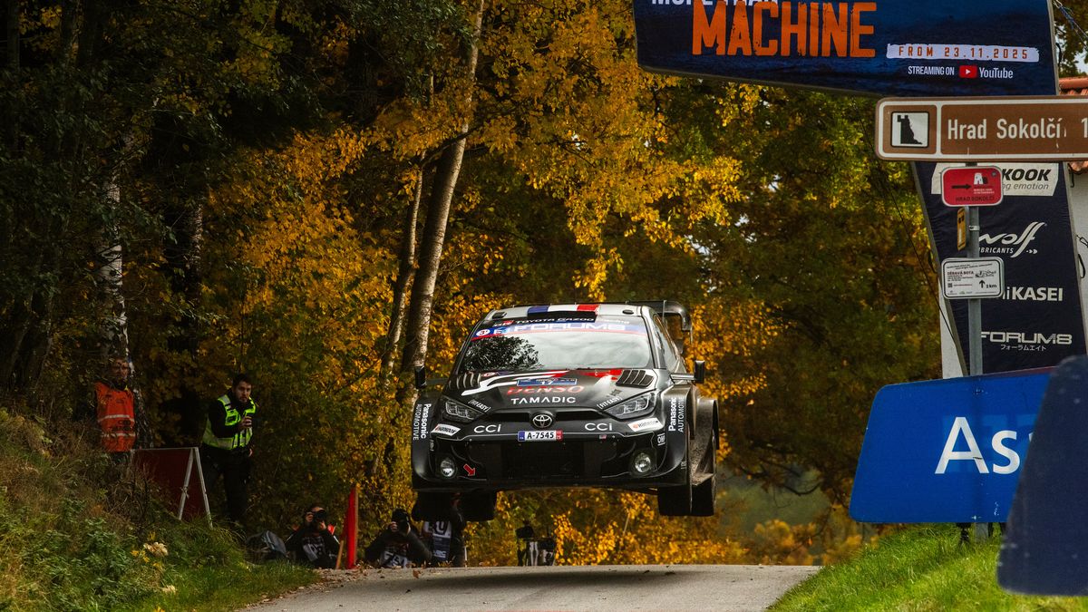 Ogier po první etapě vede Japonskou rallye, Rovanperä vypadl ze hry o vítězství